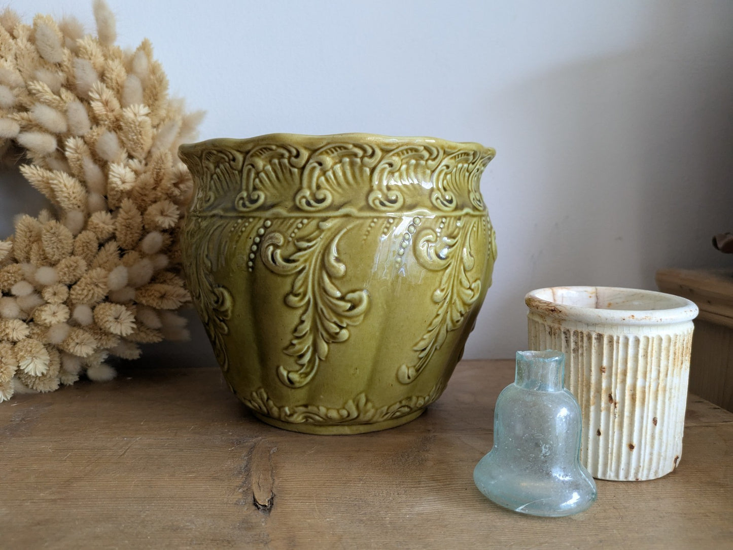 ANTIQUE ENGLISH MAJOLICA NOUVEAU LEAF SCROLL DESIGN PLANTER PLANT POT JARDINIERE
