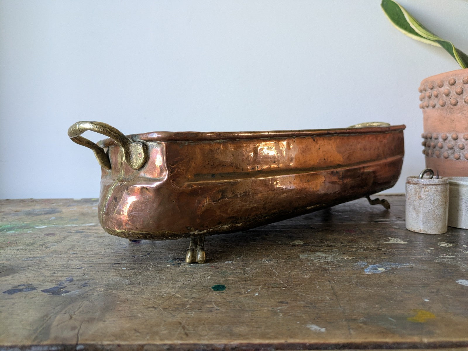 XL Antique Hammered Copper Pot Roll Edge Dovetail Seam Brass Lion Planter Window