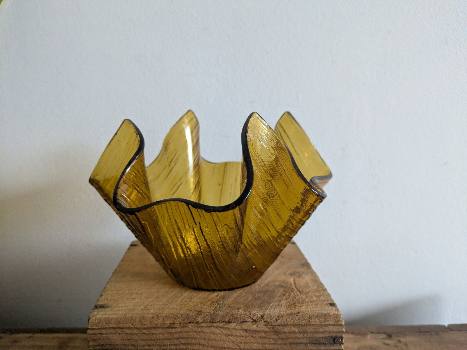 VINTAGE/RETRO CHANCE BROTHERS Large Handkerchief Vase Dish Bowl Prop Mid Century