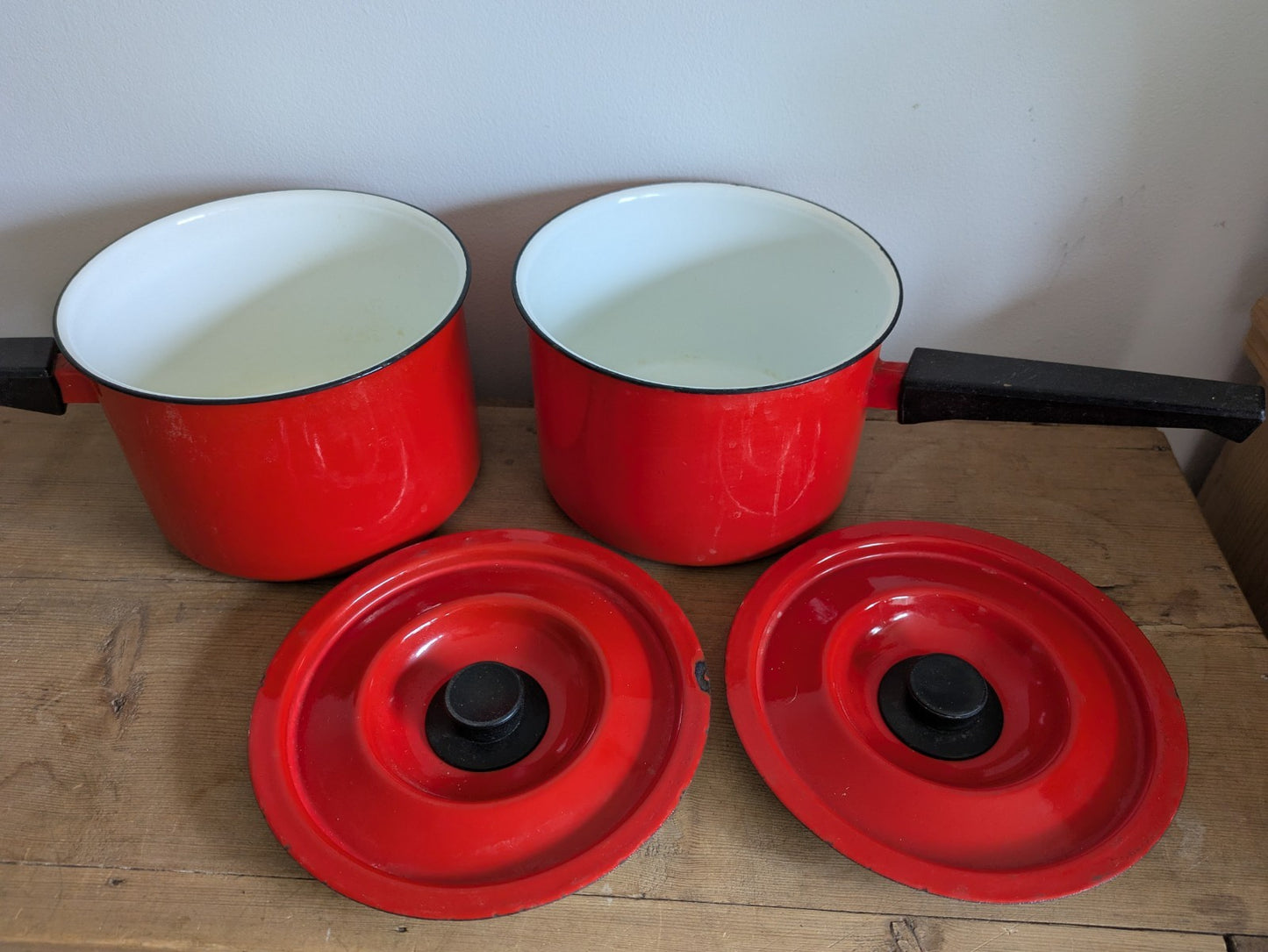 2 Vintage Red Enamel Saucepans Black Handles With Lids Retro Props Kitchenalia 