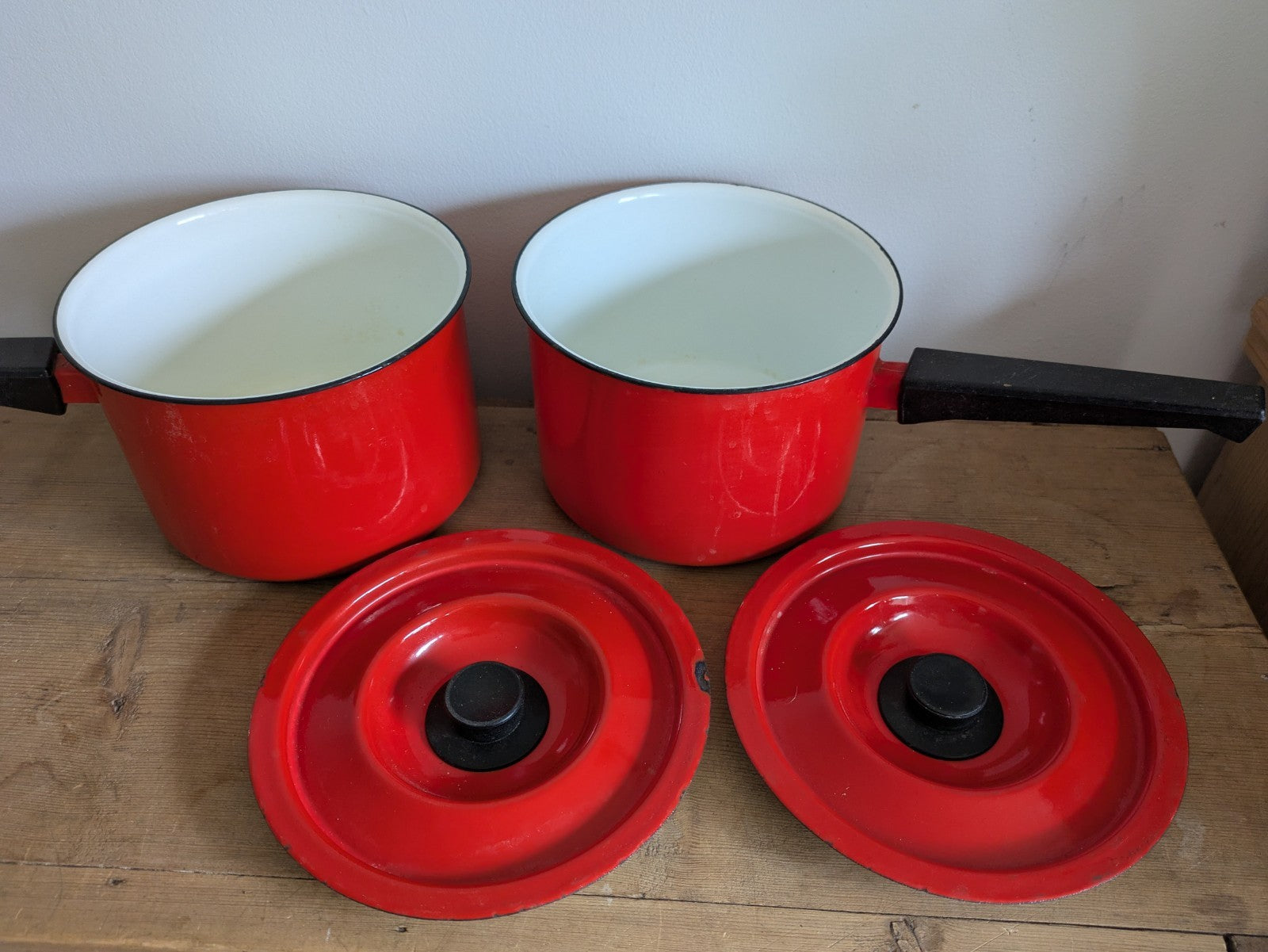 2 Vintage Red Enamel Saucepans Black Handles With Lids Retro Props Kitchenalia 