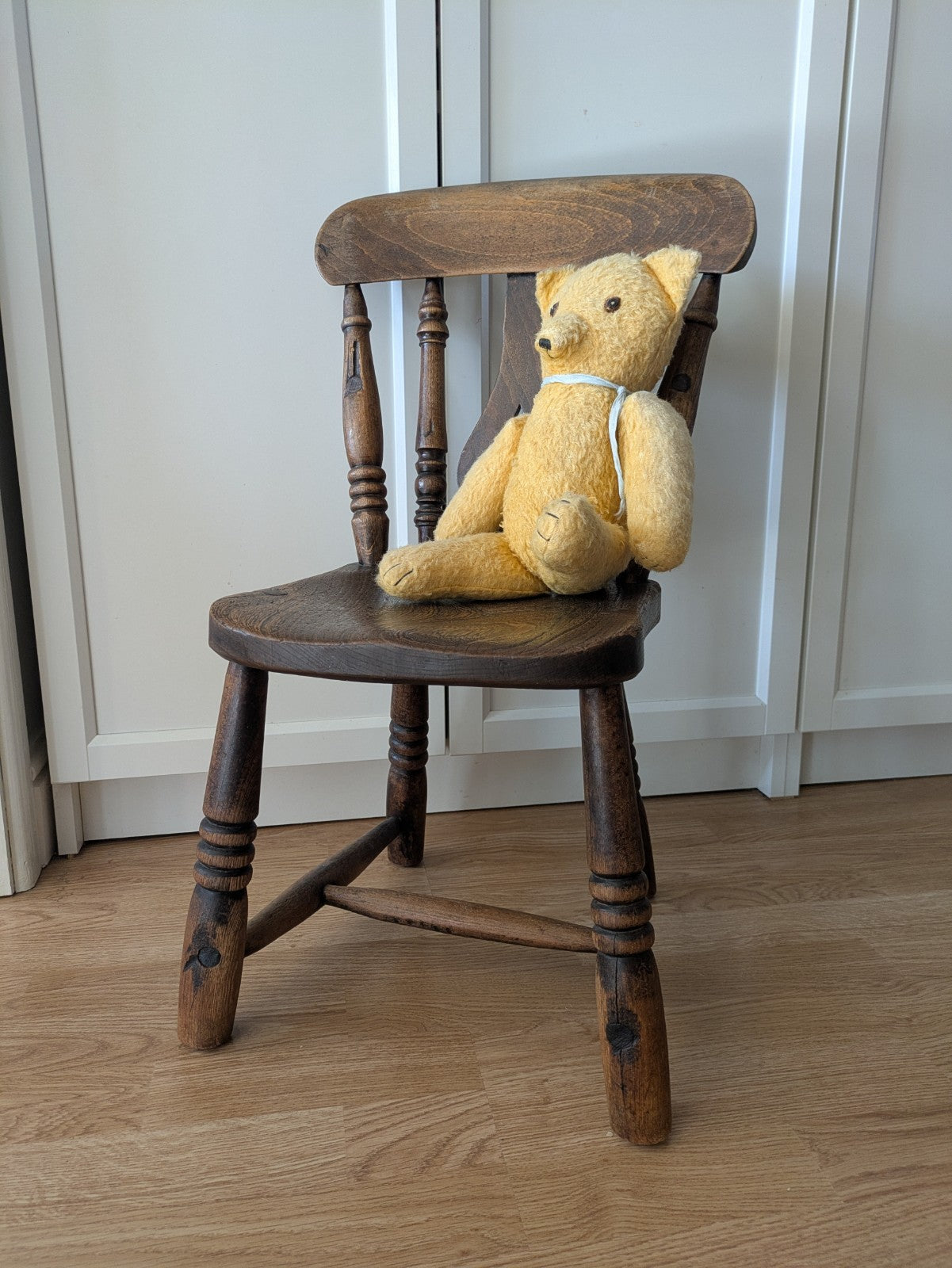 Antique Lyreback Elm childs Arts And Crafts Fiddle Back Chair VTG Original Prop 