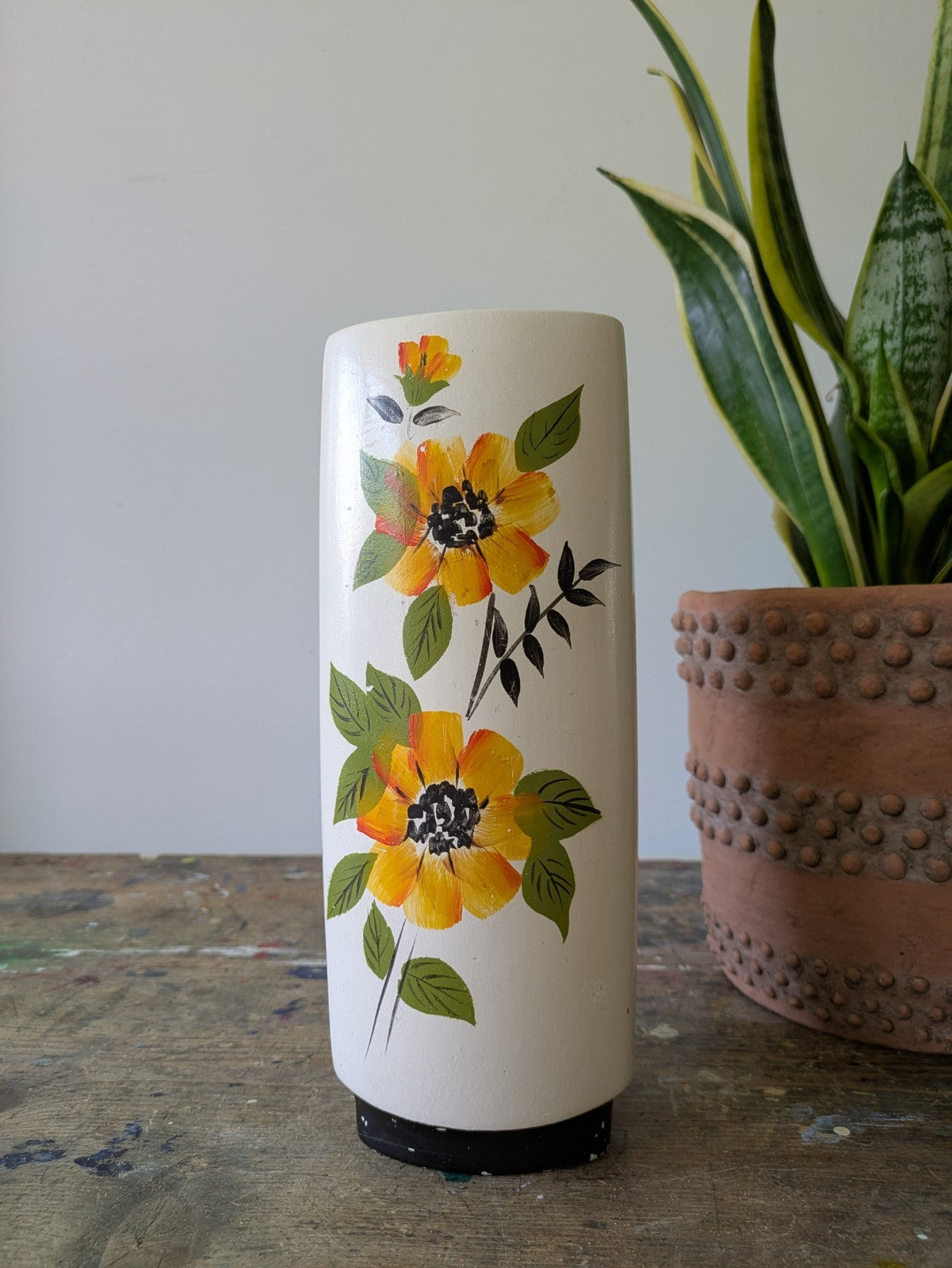 VINTAGE LARKHILL 3 SIDED POTTERY VASE FLORAL DESIGN MADE IN ENGLAND Triangular 