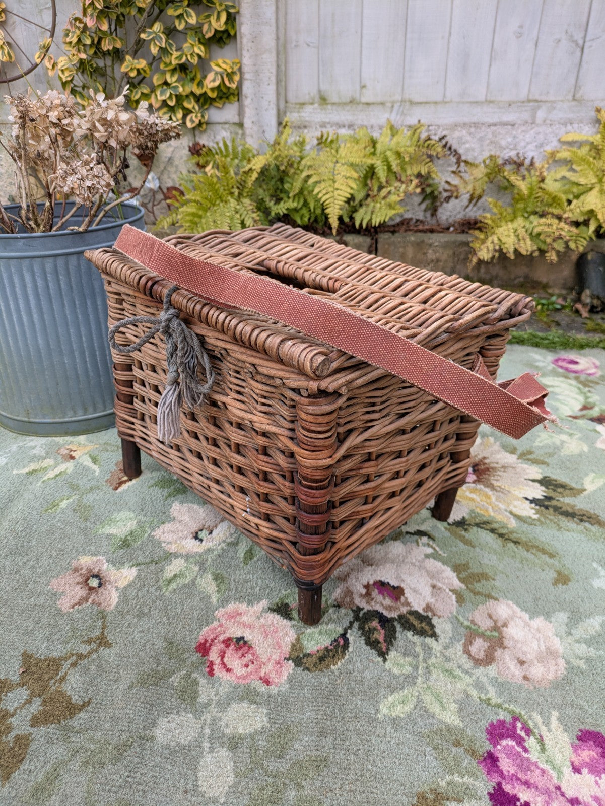 Fishing Creel Basket Logs Fireside Toys Storage Prop Vintage Wicker Seat Small