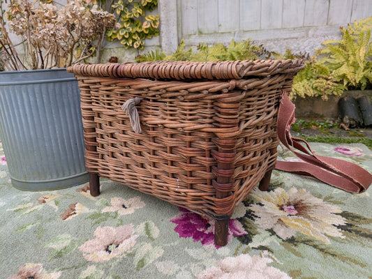 Fishing Creel Basket Logs Fireside Toys Storage Prop Vintage Wicker Seat Small