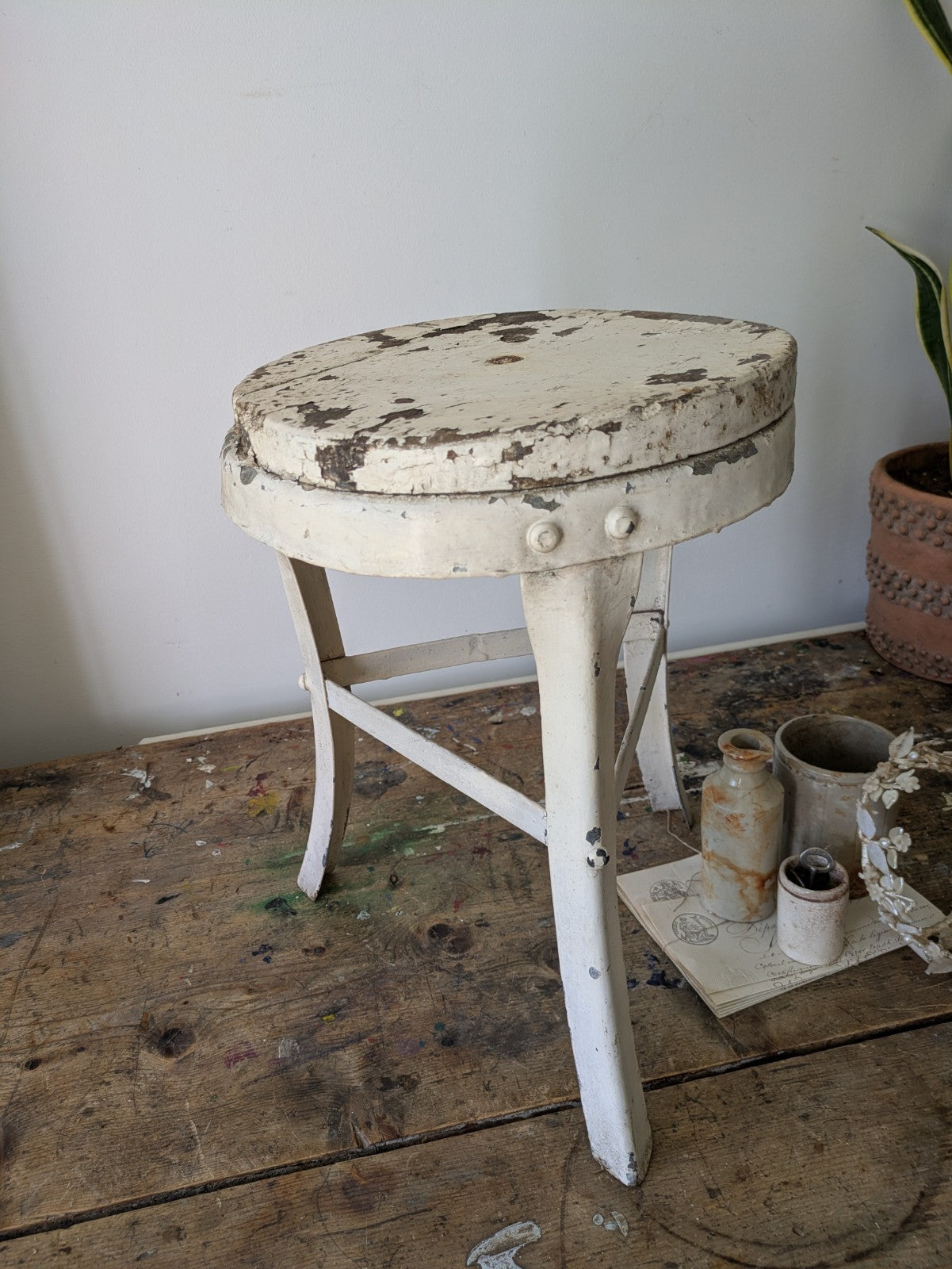 Vintage Metal White Tripod Three Legged Milking Stool Chair Dairy Seat Barn Old