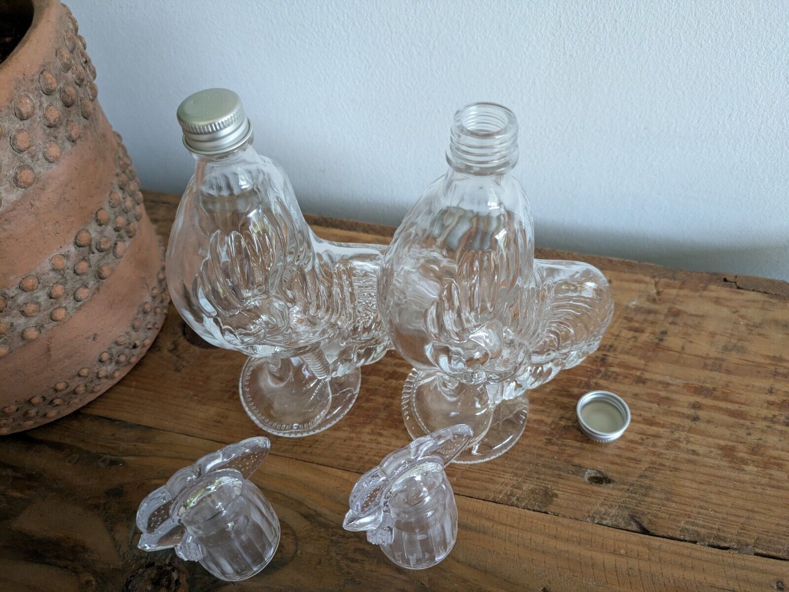 2x Vintage Style Clear Glass Rooster Chicken Decanter Farmhouse Gift Bar Mancave
