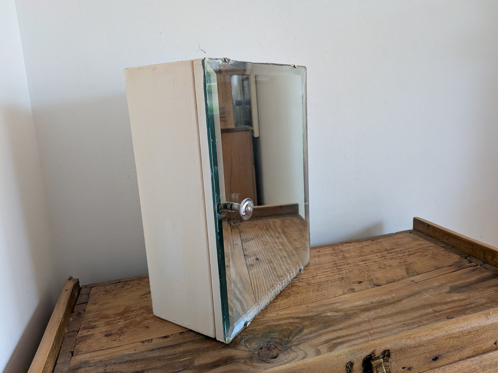 Vintage Retro Bathroom Medical Wall Cabinet with Belvelled Mirror White Shelf Vg