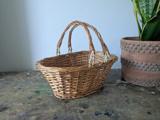 Vtg Wicker Shopping Basket with Handles Natural Farm Shop Display Storage Garden