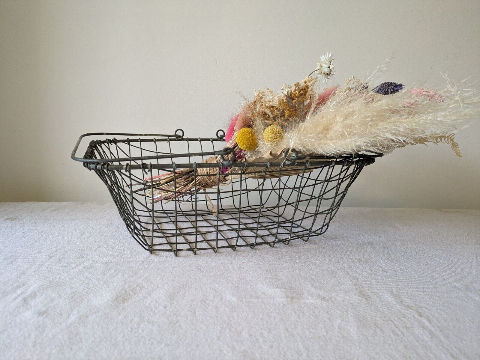 RETRO vtg 70s Metal wire shopping STORAGE BIN PROP FILM BASKET Handles Mesh Old
