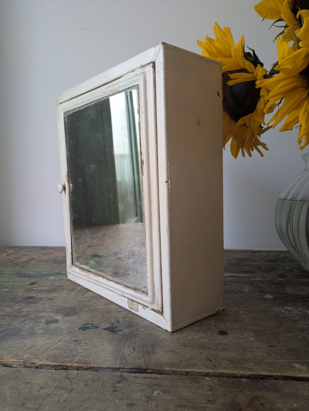 Vintage Mid-century Bathroom metal medical wall cabinet with mirror Retro White.