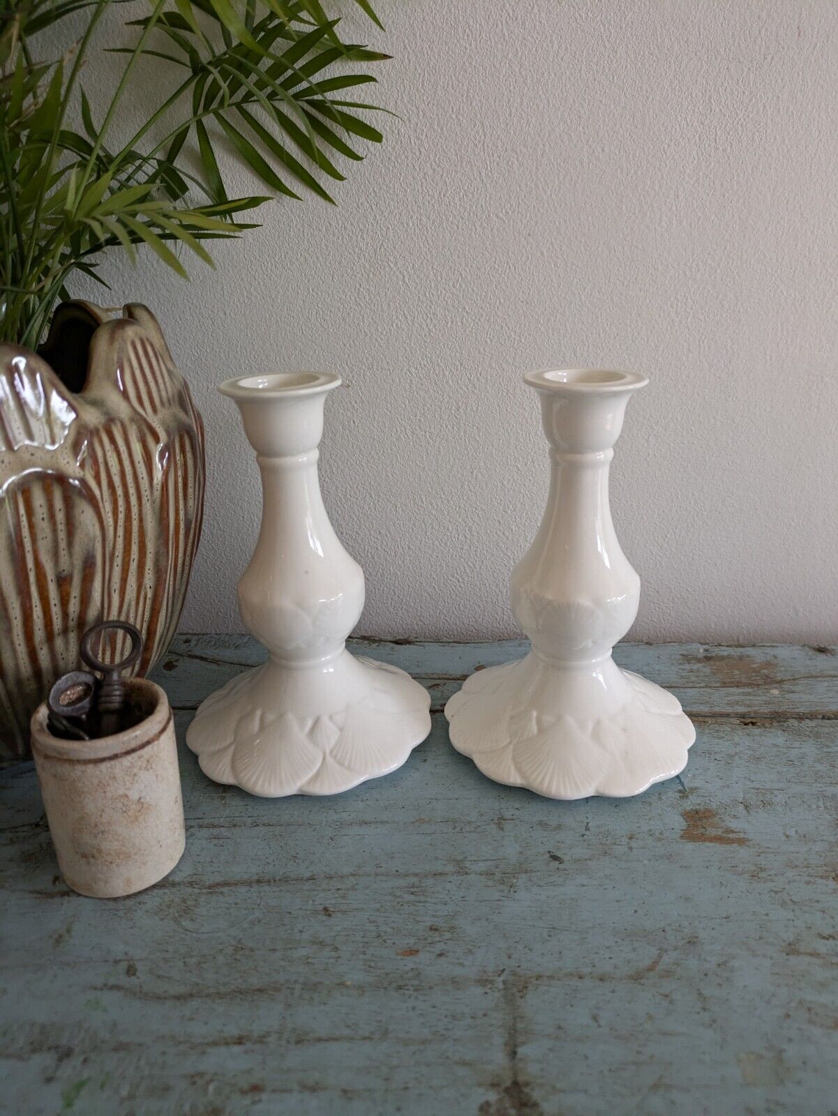 Pair VTG White COALPORT OCEANSIDE Fine Bone China Candlesticks Shell Design Vgc 
