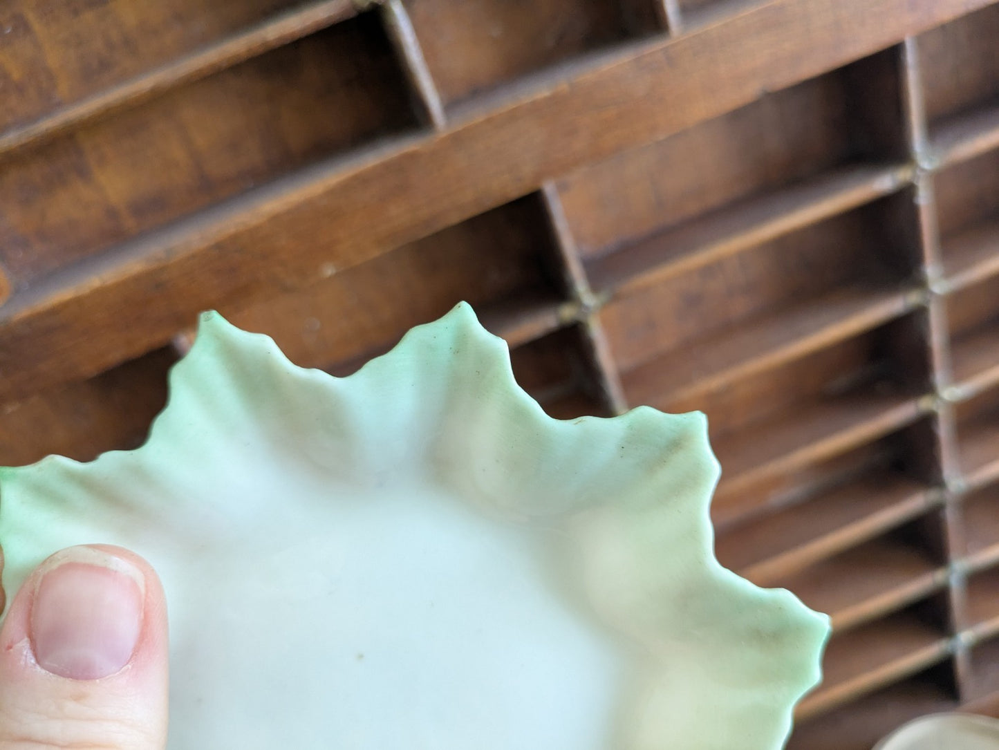 2x Belleek Antique Ruffle Edge Porcelain Green Leaf Plate Dish c.1891-1926 VTG 