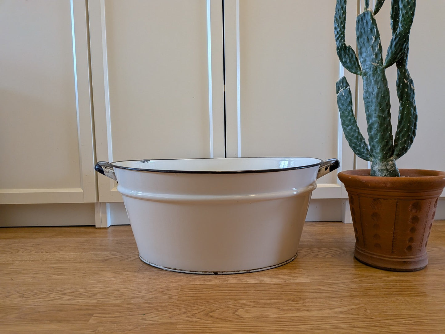 Vintage White Enamel Large Washtub Planter With Double Handles Prop Tub Bath Vgc