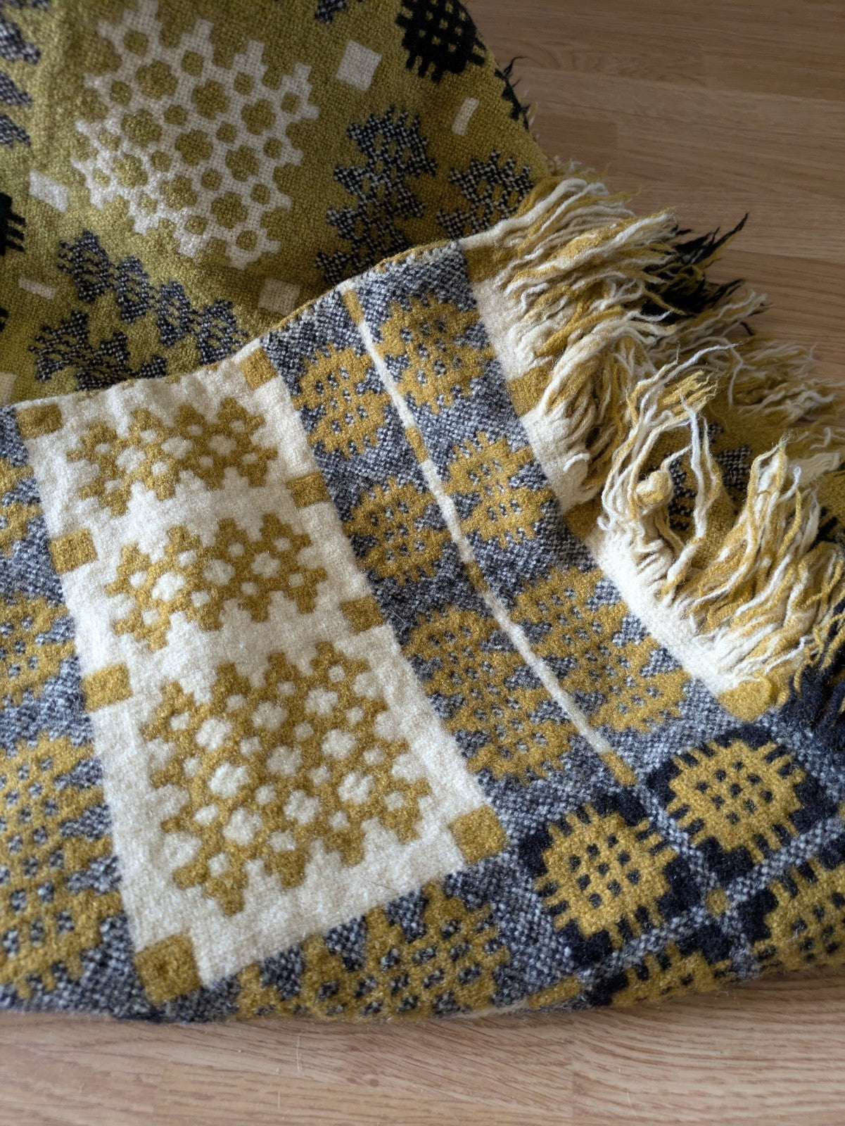 Rare VTG Welsh Wool Blanket Tapestry Yellow Black White Reversible Throw Mustard