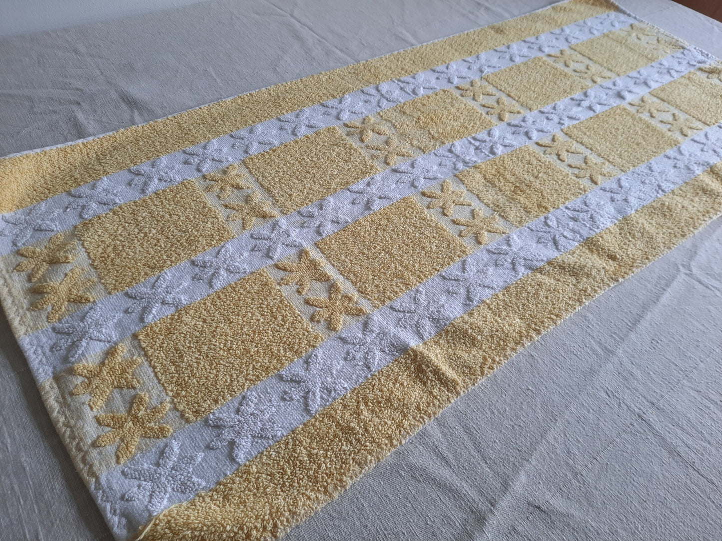 1 Vintage Towel Yellow Retro Hand bathroom prop Midcentury Cotton Floral Mcm old
