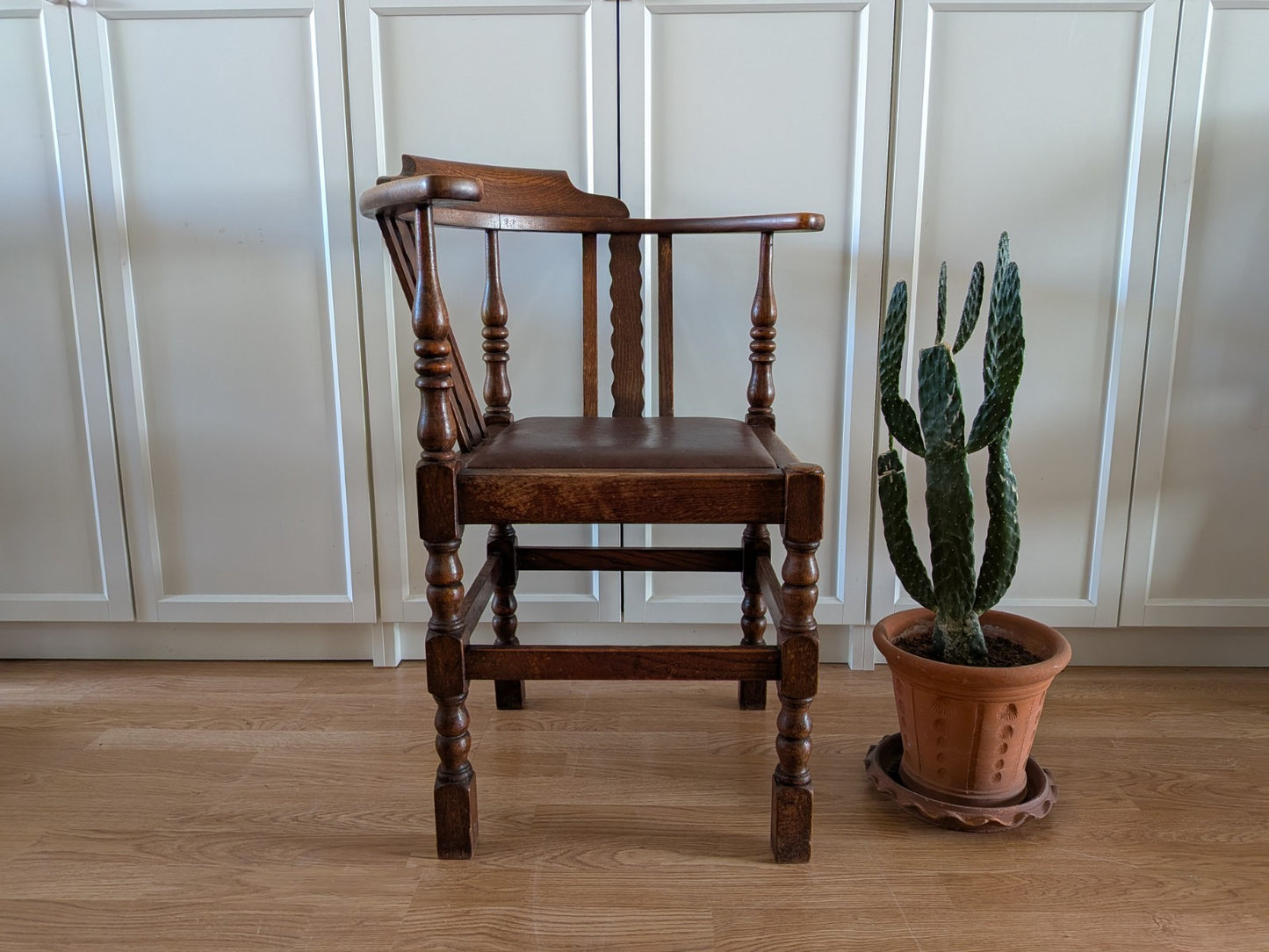 Antique Victorian Carved Oak Corner Chair with Leather Seat VTG Prop Decor Solid
