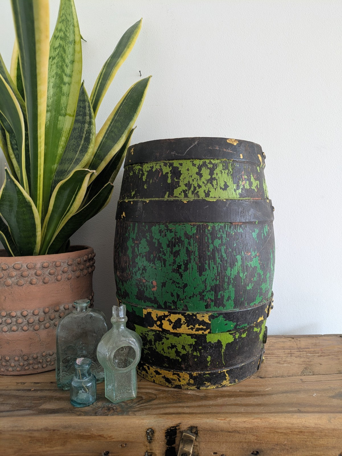 Resin Primitive Whiskey/Water Barrel Keg Man-Cave Brewiana Vintage Mini Painted