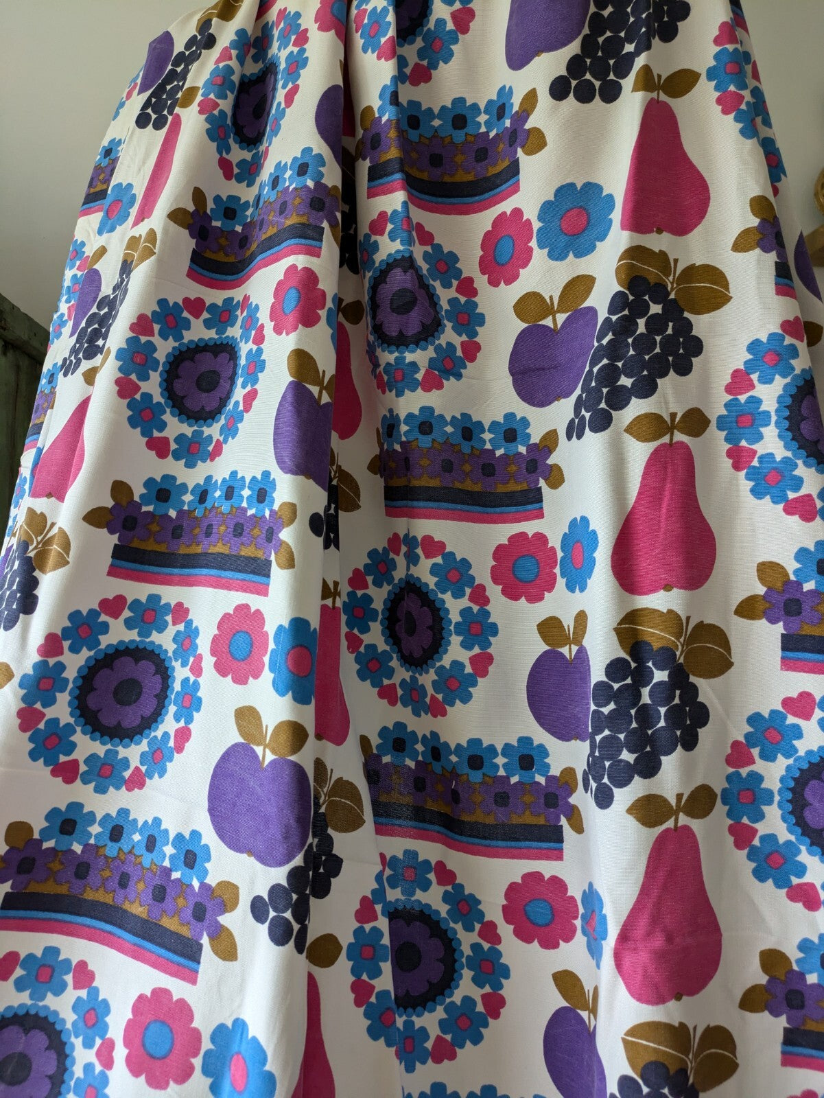 Cotton Fabric 2.57 METRES Material Grapes Fruit Purple Vintage Retro Floral Rare