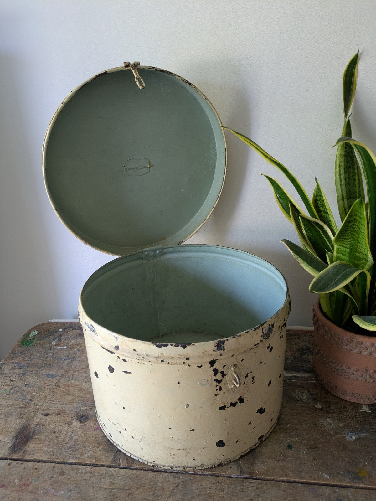 Antique Victorian Painted Metal Hatbox Chippy Shabby Chic Vintage Huge XL Round 