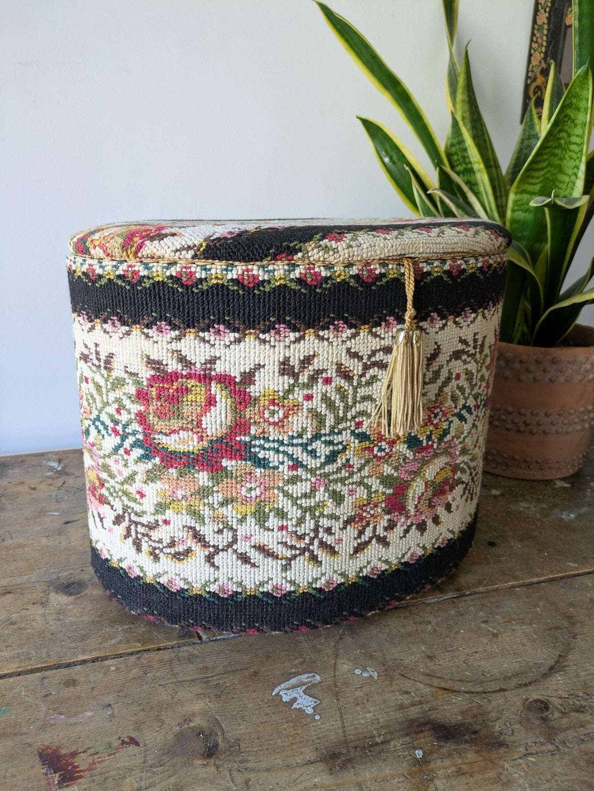 VINTAGE HAND MADE TAPESTRY COVERED SEWING BOX STORAGE BOX MADE IN ENGLAND FLORAL