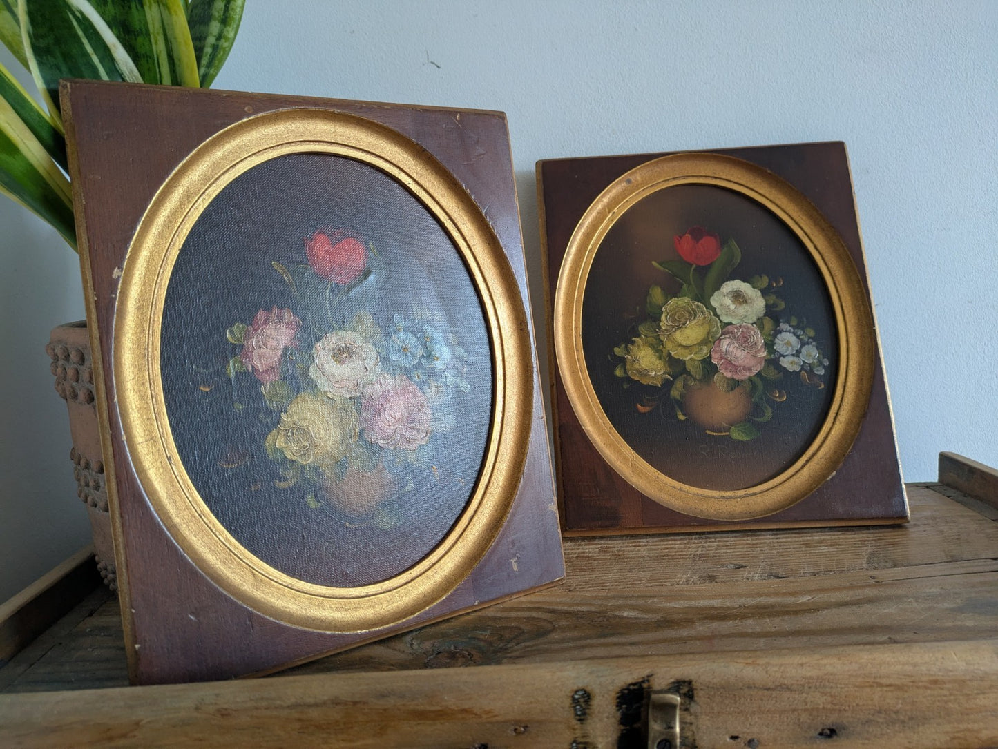 Pair of Signed R.Rosini Still Life Flowers Oil Paintings on Canvas Framed Oval