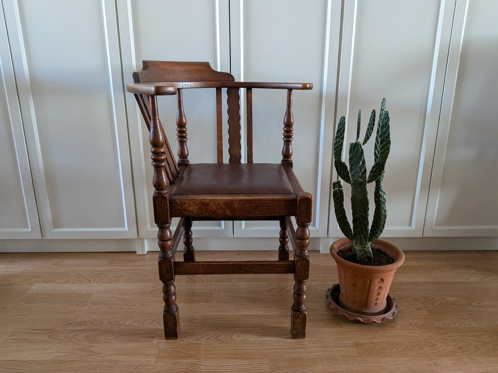 Antique Victorian Carved Oak Corner Chair with Leather Seat VTG Prop Decor Solid