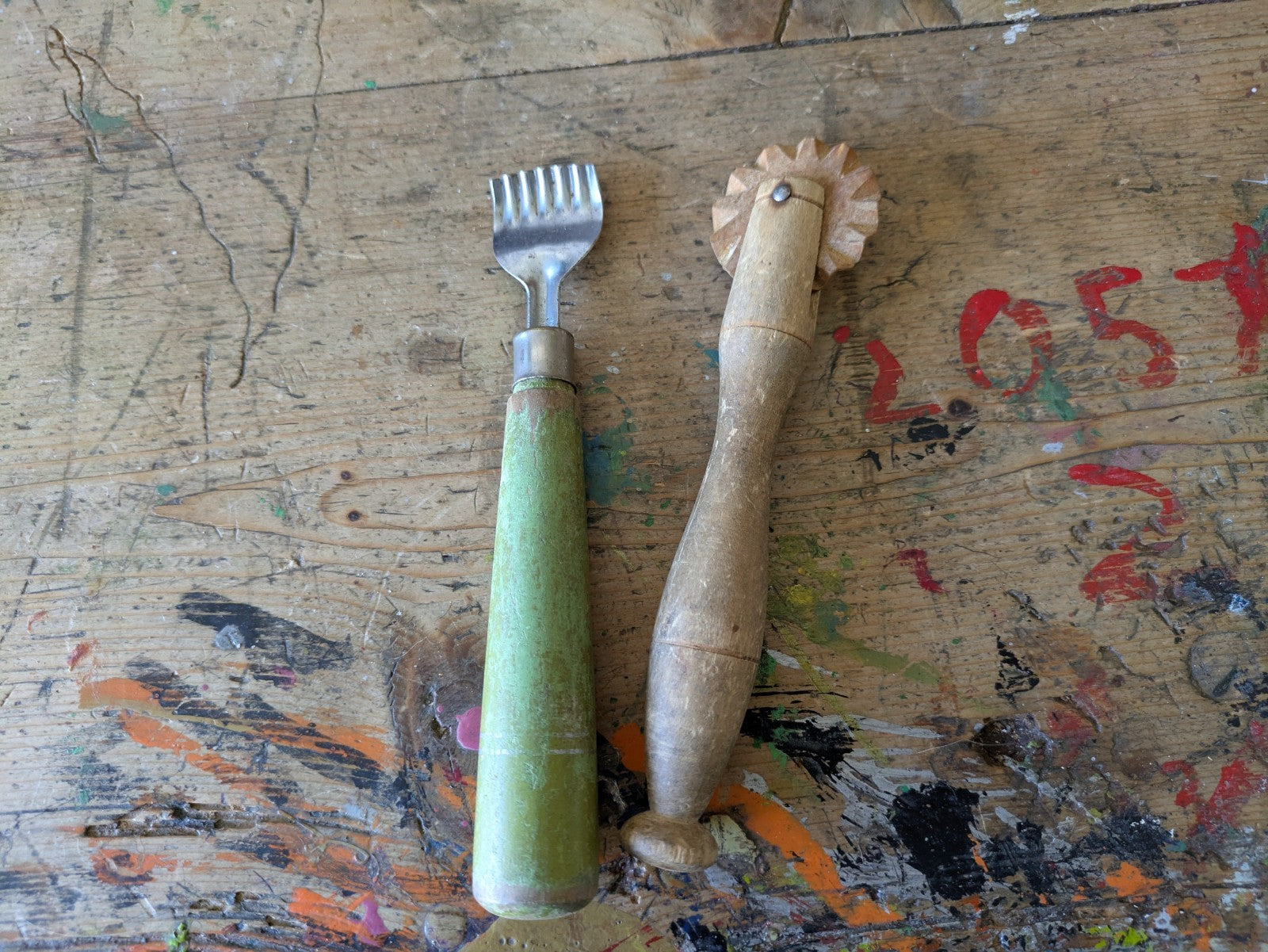 Pair Retro Vtg 50s Nutbrown Butter Curler Pastry Crimper Kitchen Utensils Tools