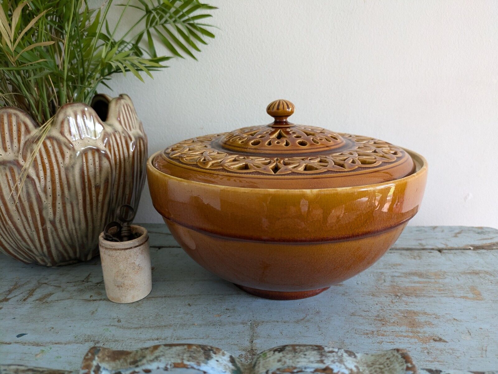 ANTIQUE LINTHORPE POTTERY CHRISTOPHER DRESSER no 1026 MUSTARD GLAZE LATTICE BOWL