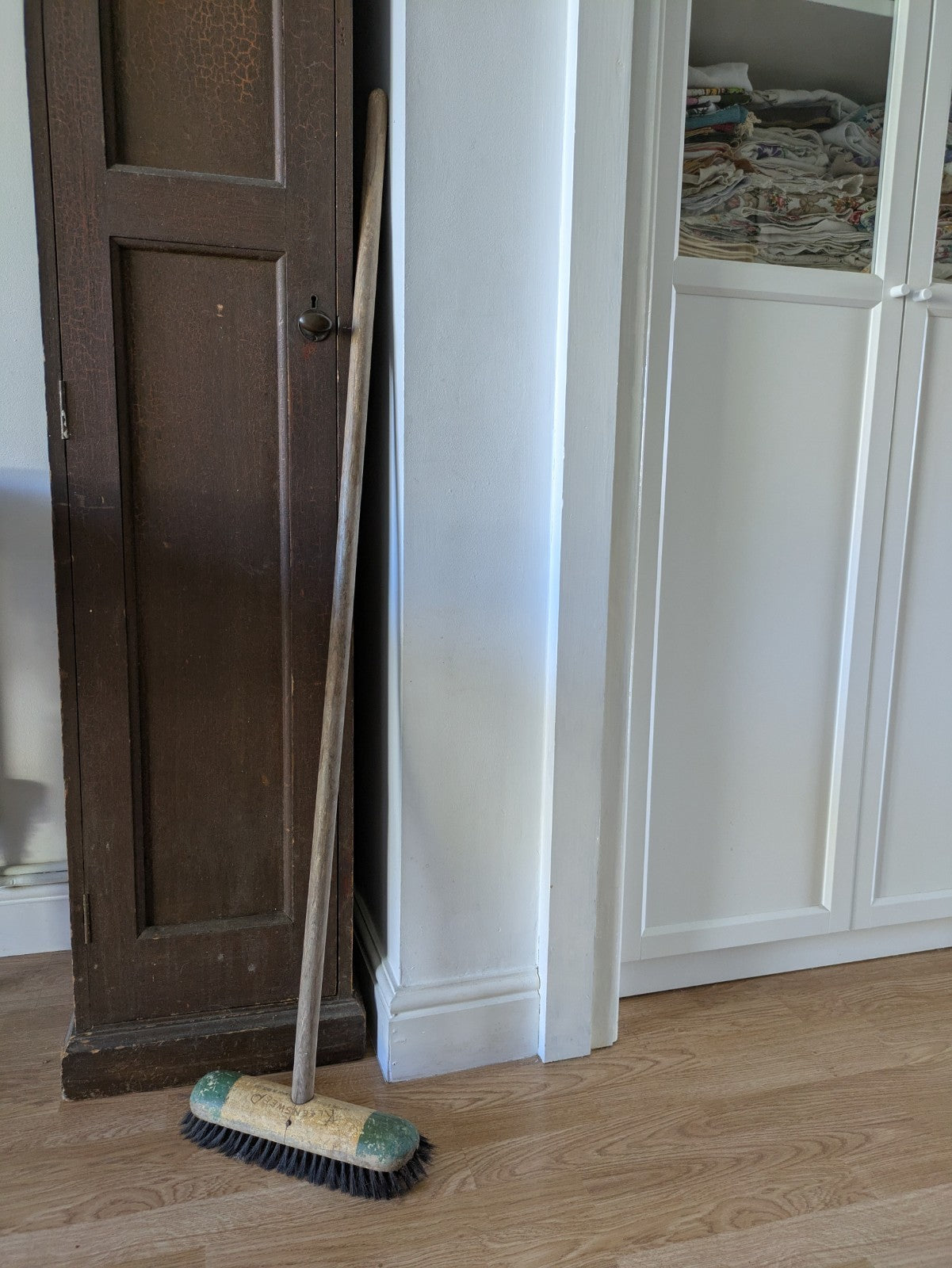1950s Kleensweep House Broom Wood Long Handle Sweeping Brush K8 Pure Bristle Vtg