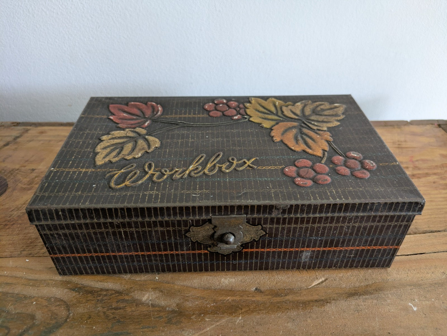 Vintage Tin Geo Bassett Workbox Leaves And Berries Sewing Tin Box Craft Storage 