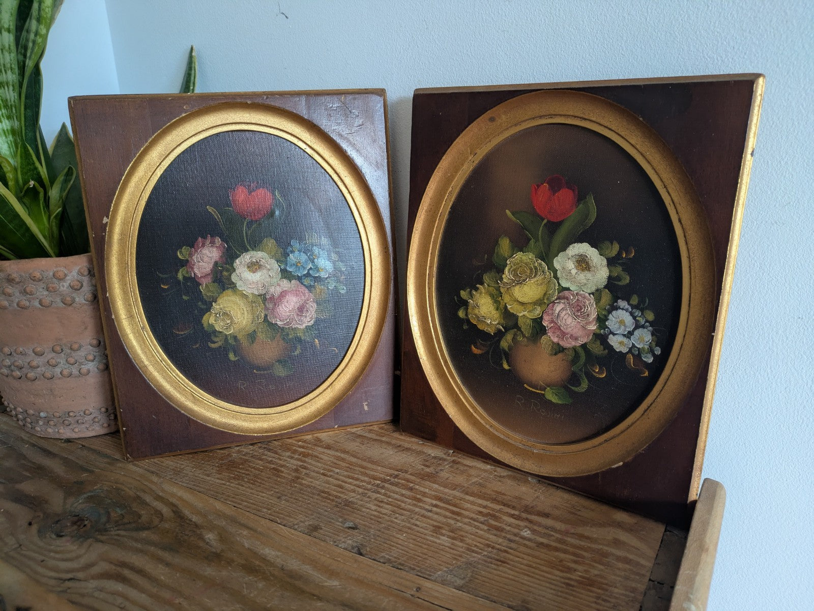 Pair of Signed R.Rosini Still Life Flowers Oil Paintings on Canvas Framed Oval