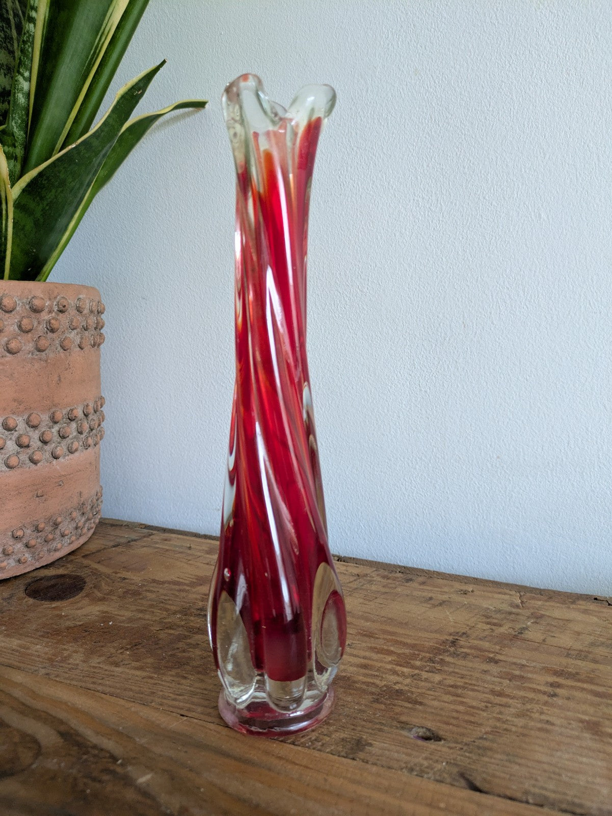 VINTAGE RETRO RED CLEAR GLASS VASE SWIRLED TWIST HAND BLOWN ART GLASS TWIN CASED