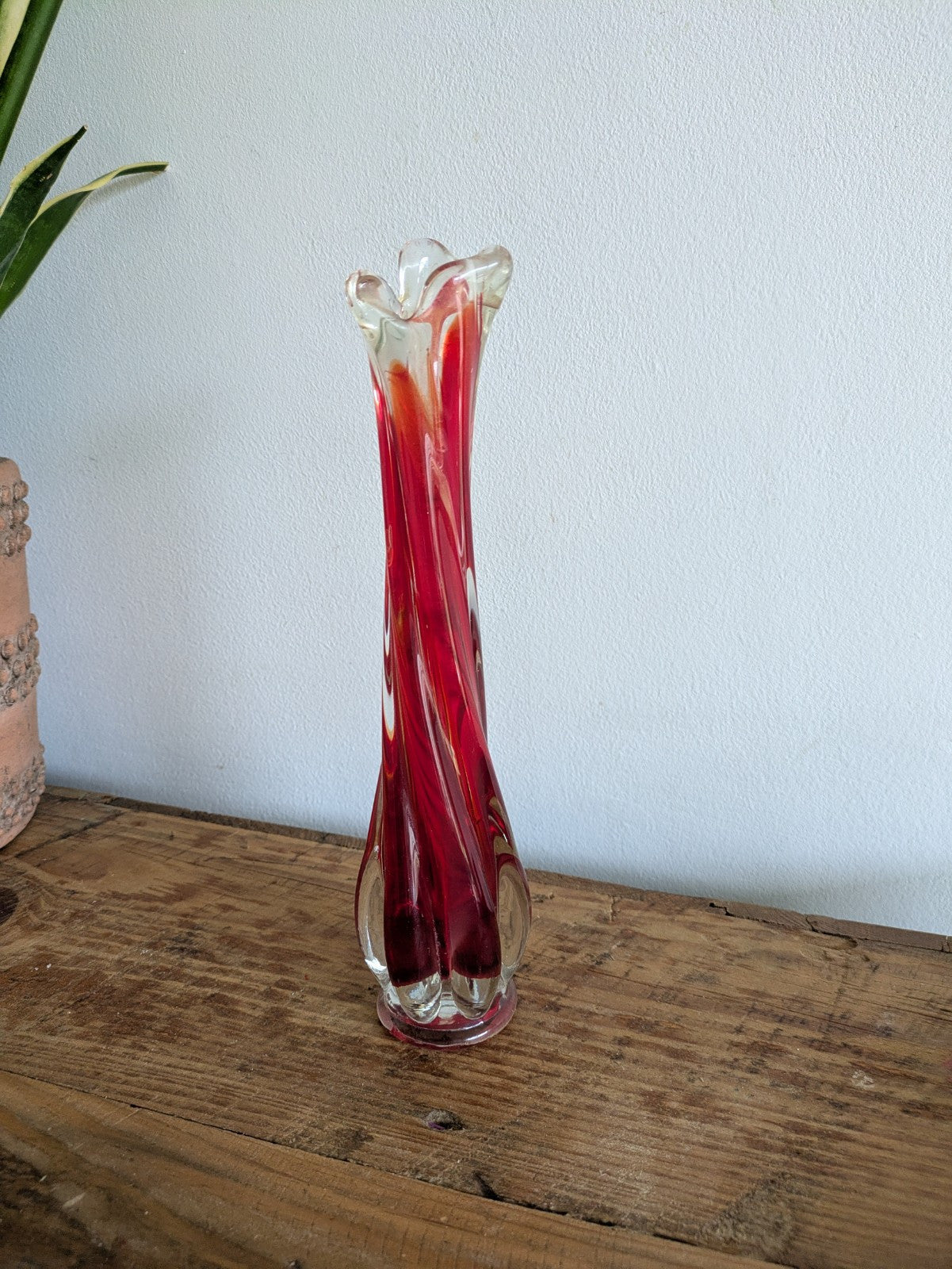 VINTAGE RETRO RED CLEAR GLASS VASE SWIRLED TWIST HAND BLOWN ART GLASS TWIN CASED