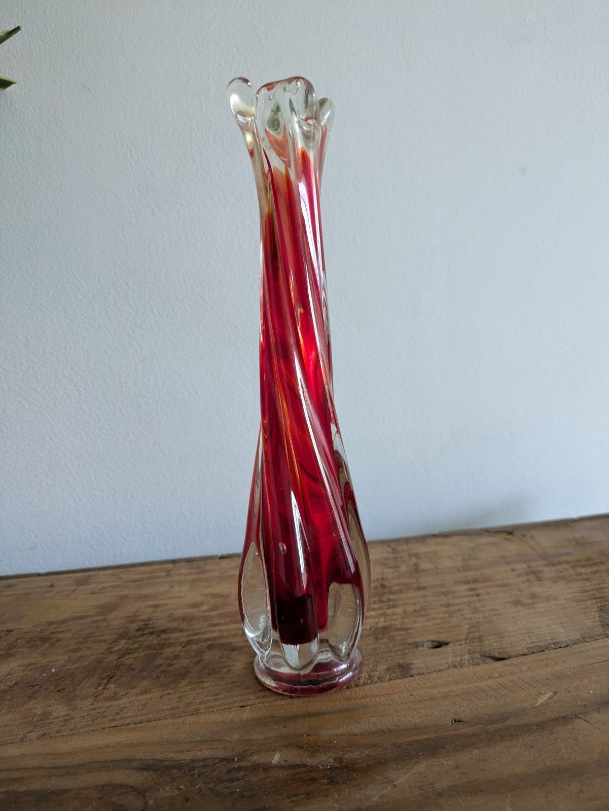 VINTAGE RETRO RED CLEAR GLASS VASE SWIRLED TWIST HAND BLOWN ART GLASS TWIN CASED