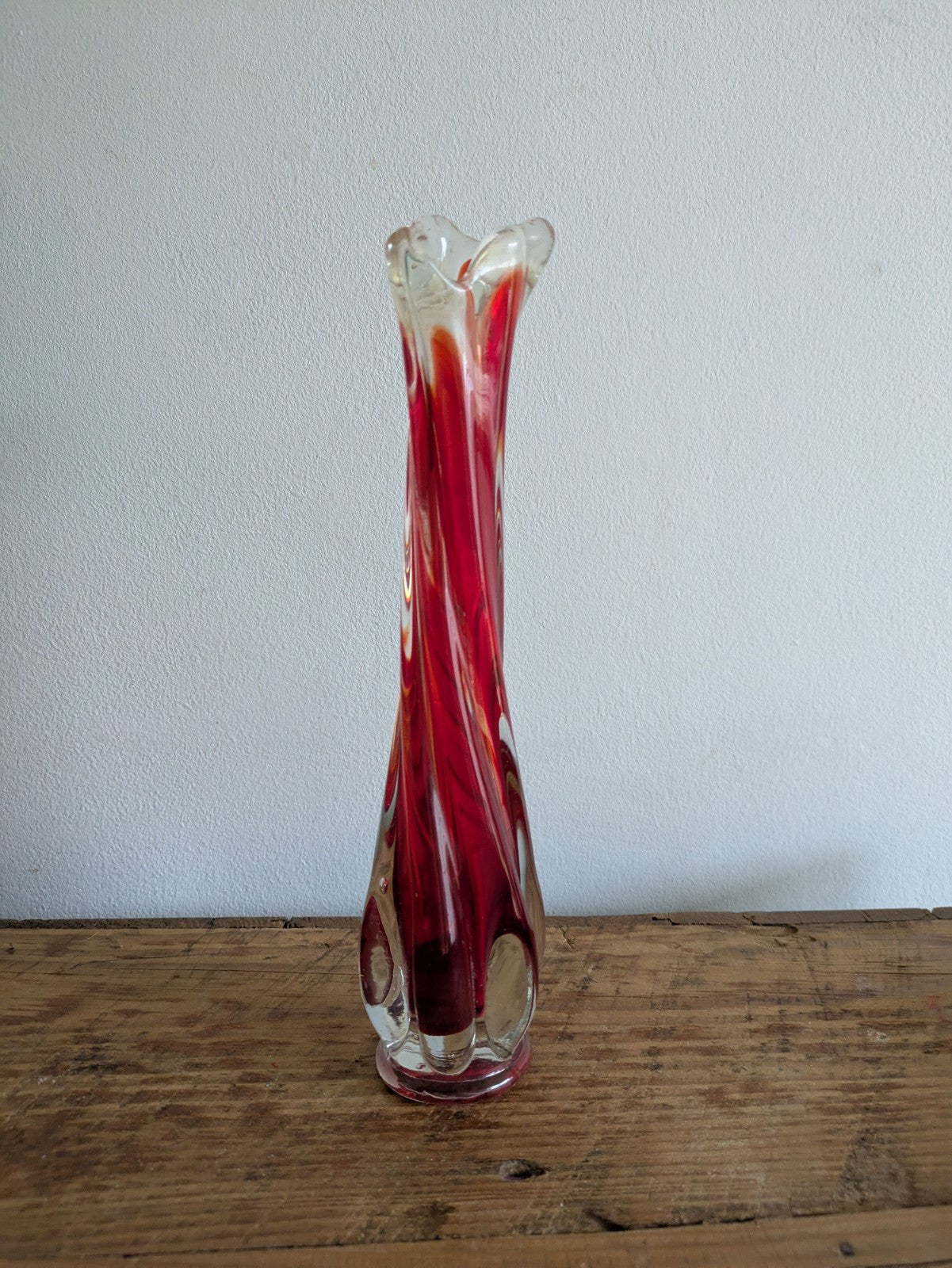 VINTAGE RETRO RED CLEAR GLASS VASE SWIRLED TWIST HAND BLOWN ART GLASS TWIN CASED