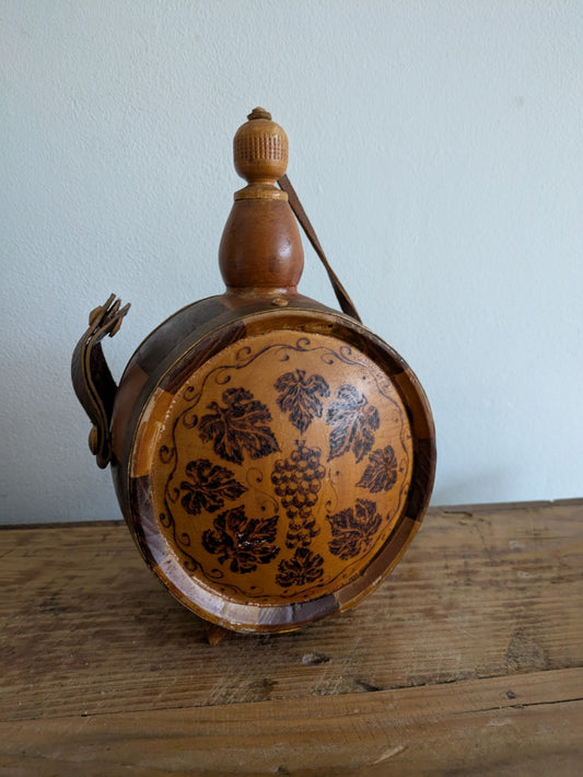 VINTAGE CARVED WOODEN ROUND DECANTER BARREL WINE FLASK LID STRAP BAG BRANDY ANTQ