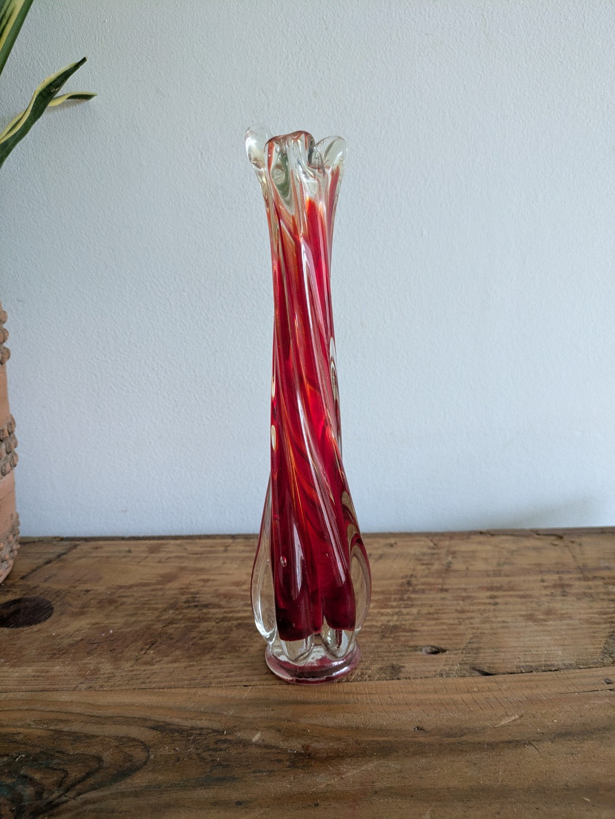 VINTAGE RETRO RED CLEAR GLASS VASE SWIRLED TWIST HAND BLOWN ART GLASS TWIN CASED
