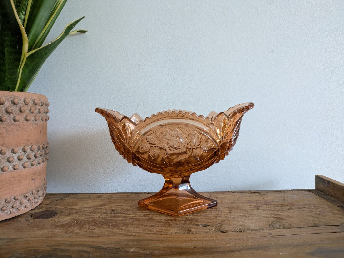 VTG Pink Peach Sawtooth Edge Glass Pedestal Compote Candy Dish Jardiniere Bowl