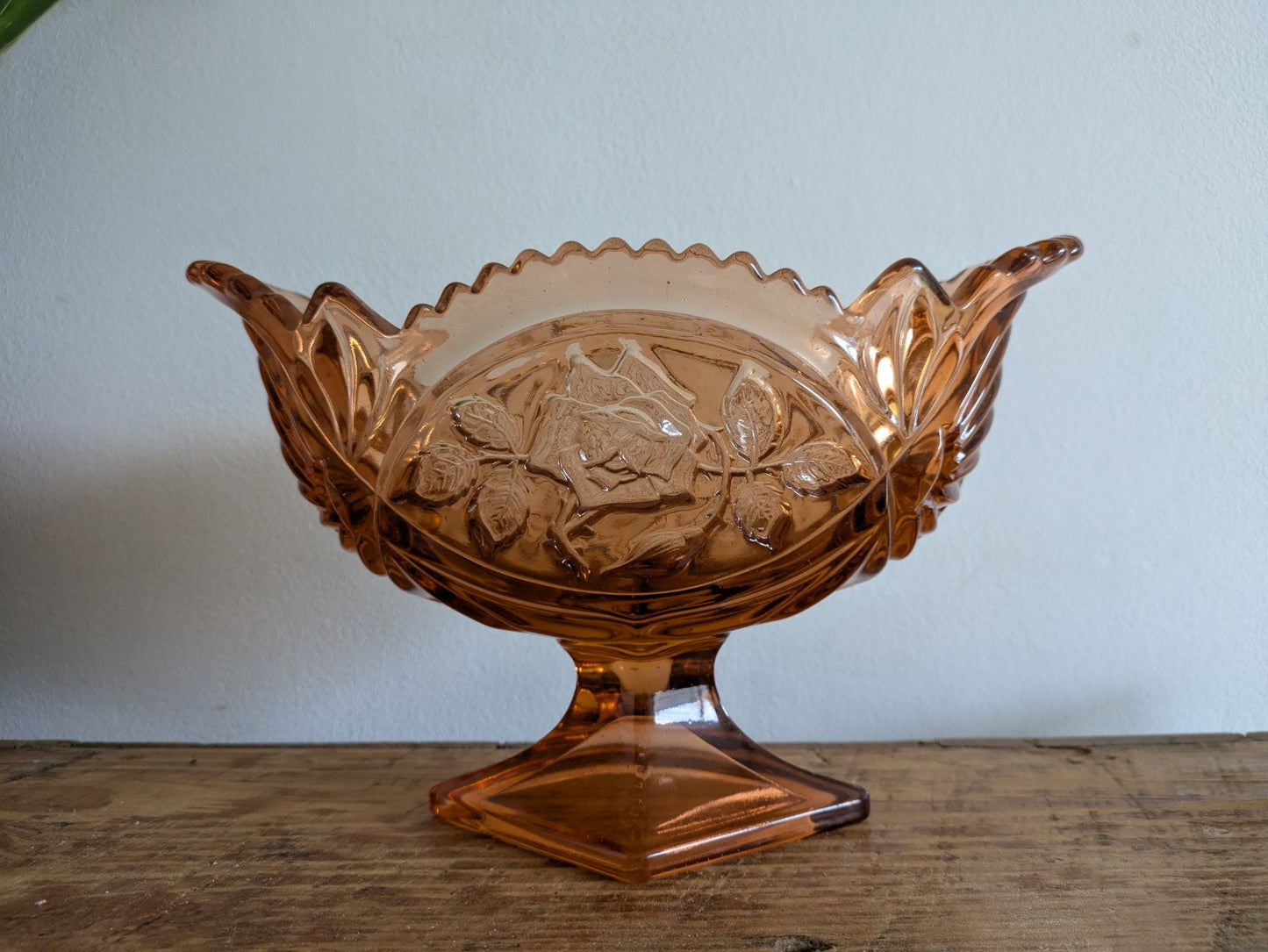 VTG Pink Peach Sawtooth Edge Glass Pedestal Compote Candy Dish Jardiniere Bowl